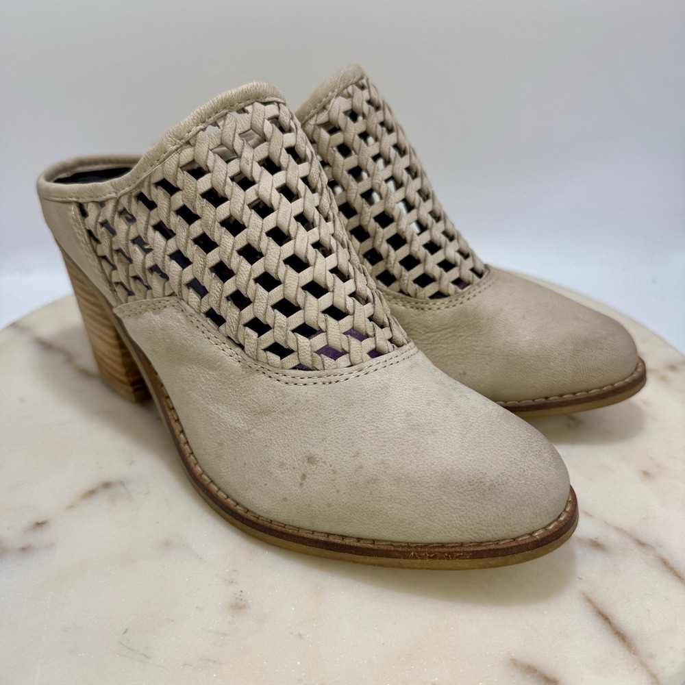 VERY VOLATILE Los Angeles Gray Woven Leather Clog Mules Heels Women's Size 7